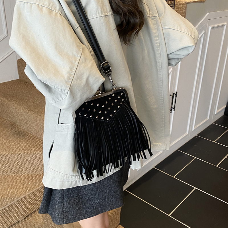 Kadın Modası Perçinli El Çanta - Women'S Bags New Collection incelemesi ve fiyatı